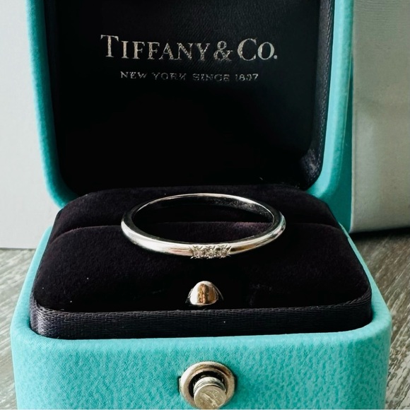 Tiffany & Co. Platinum Band 3 Diamonds 2mm Wide. ❤️💌